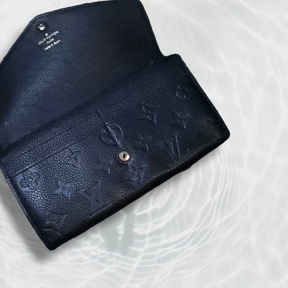 Authentic Louis Vuitton Sarah wallet - Picture 4 of 12